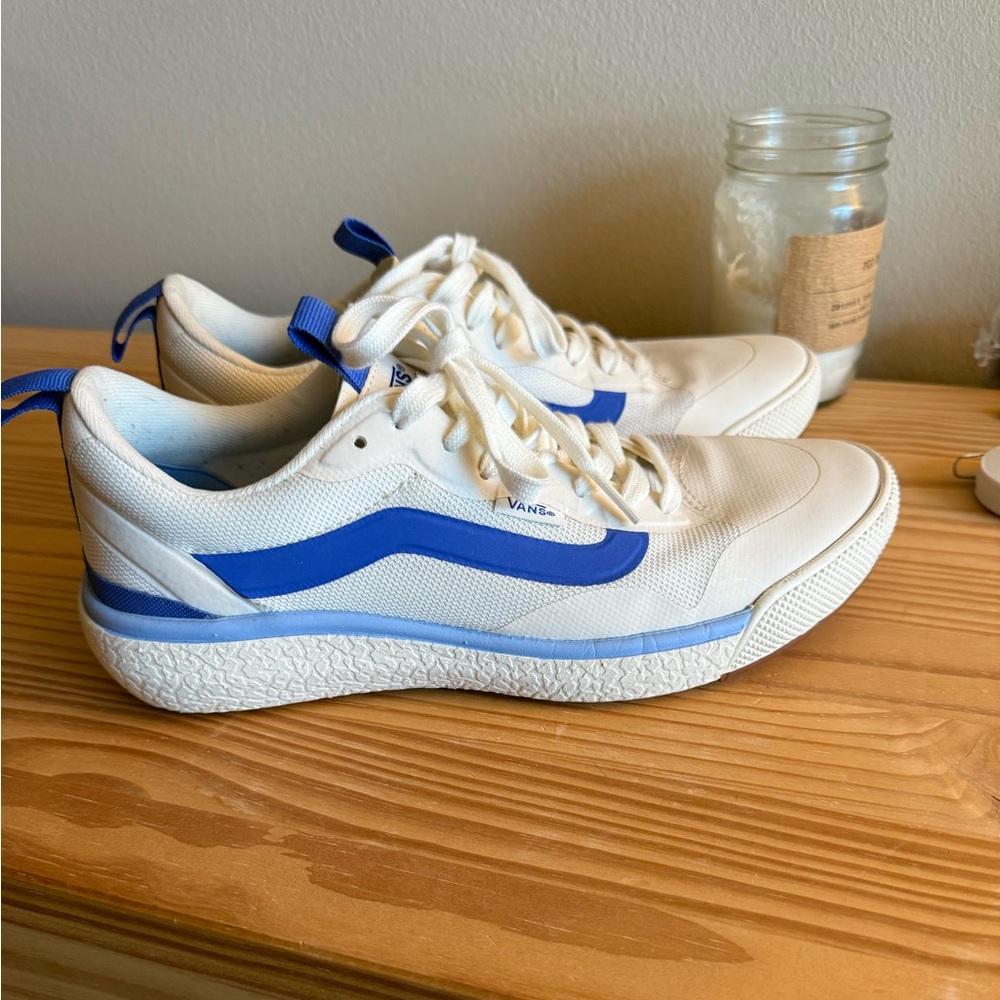 Vans - Picture 2 of 7